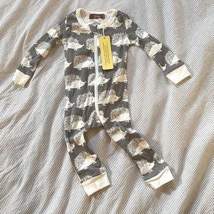 Milkbarn NWT 6-9 Month Hedgehog Footless Zip onesie 🦔🦔